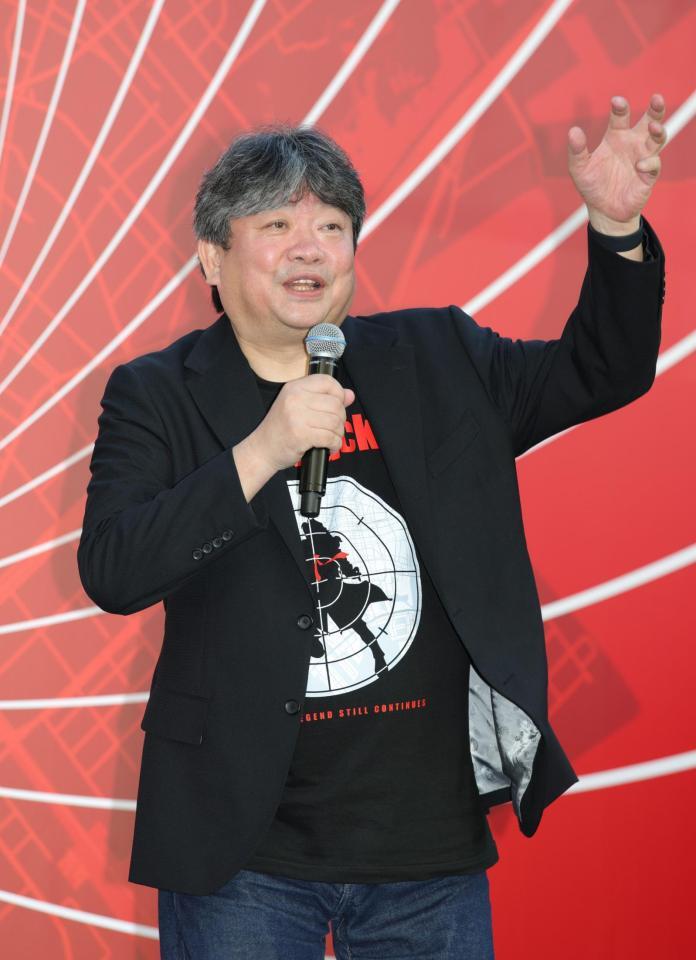 映画のＰＲをする本広克行監督＝大阪市北区梅田　グランフロント大阪・うめきた広場（撮影・坂部計介）