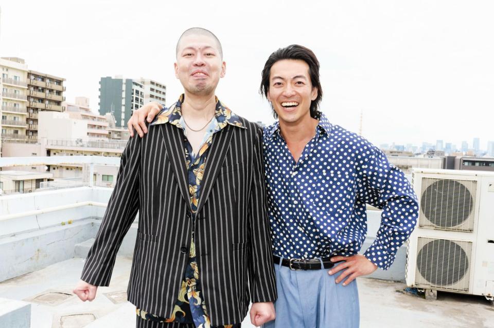 カンテレのドラマ「絶望できない男」で共演する金属バット・小林圭輔（左）と大東駿介