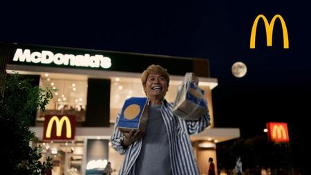 マクドナルドの新ＣＭ「北海道産じゃがペッパー月見『月見でたでた』香取さん篇」に出演する香取慎吾