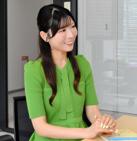 取材に応じる高知放送・樺山夏帆アナウンサー