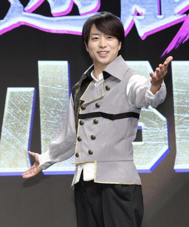 ステージでポーズを決める櫻井翔（撮影・西岡正）