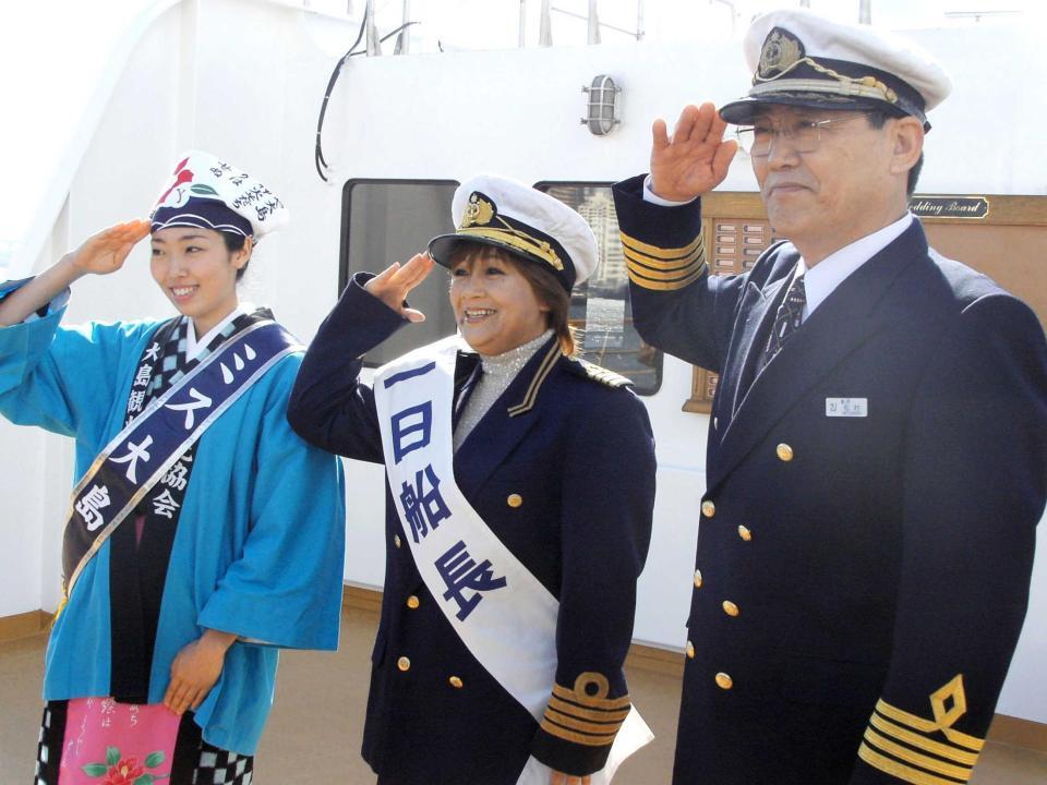 東京・竹芝埠頭で一日船長＝０６年２月