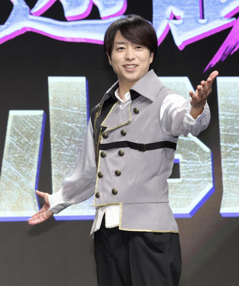 ステージでポーズを決める櫻井翔（撮影・西岡正）