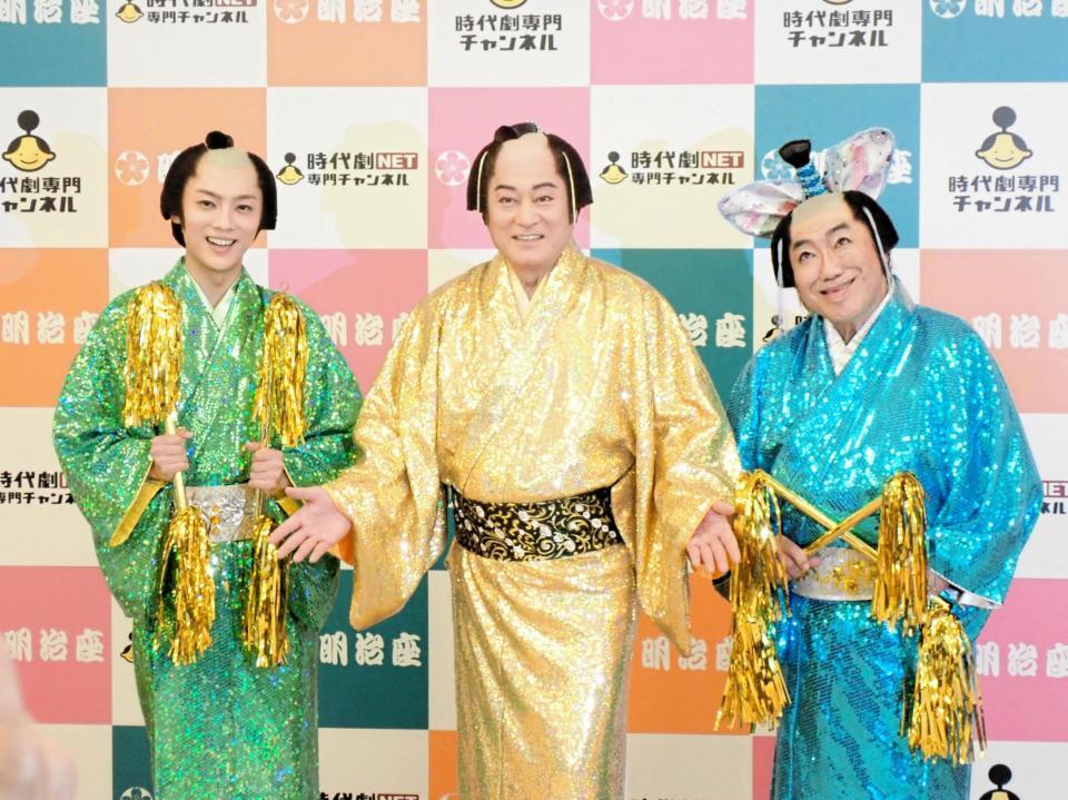「松平健×コロッケ４５周年特別公演」の初日を迎えた（左から）辰巳ゆうと、松平健、コロッケ