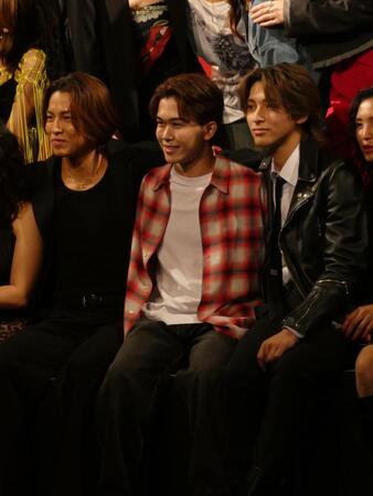 撮影に応じる（左から）ＲＩＫＵ、鈴木福、木原瑠生