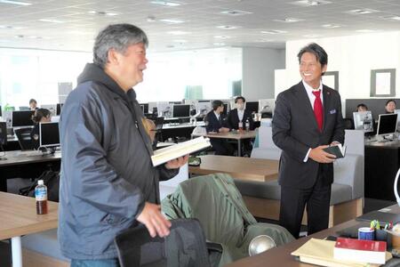 笑顔の本広克行監督（左）と織田裕二（Ｃ）２０２６　フジテレビジョン　ＢＳ　フジ　ビー・エー・シー