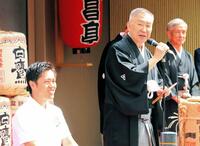 桂文枝（右）と吉村洋文大阪府知事