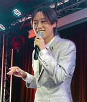 熱唱する中村唯人
