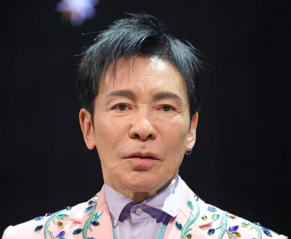 三原綱木さんをしのんだ郷ひろみ