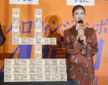 発売記念イベントに登場した今田美桜」