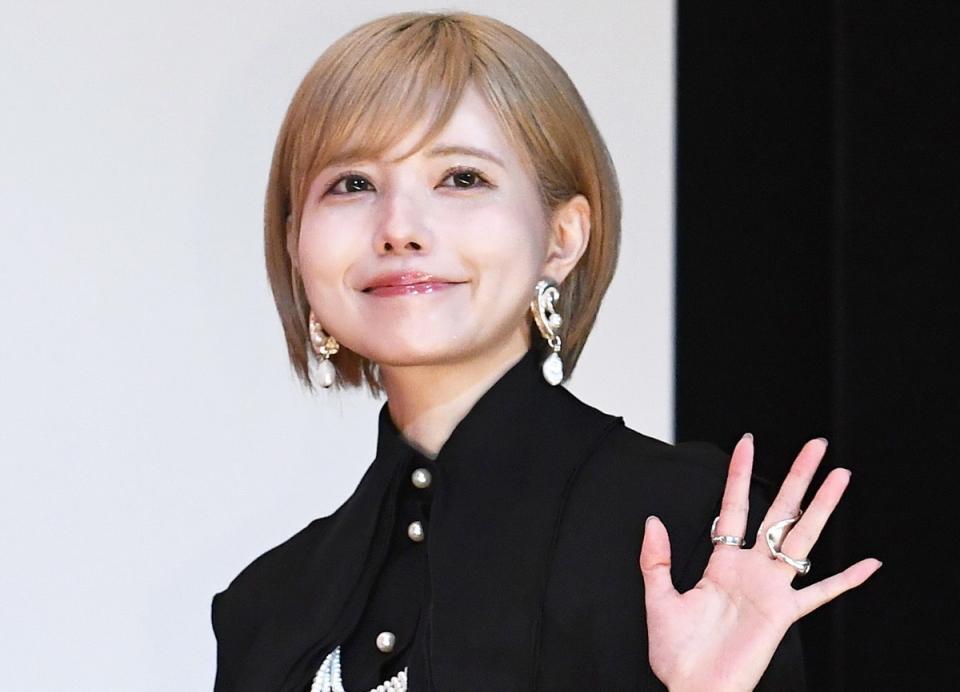 益若つばさ