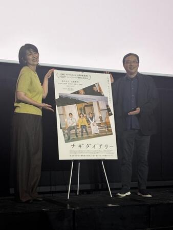先行上映舞台あいさつに登場した松たか子（左）と深田晃司監督