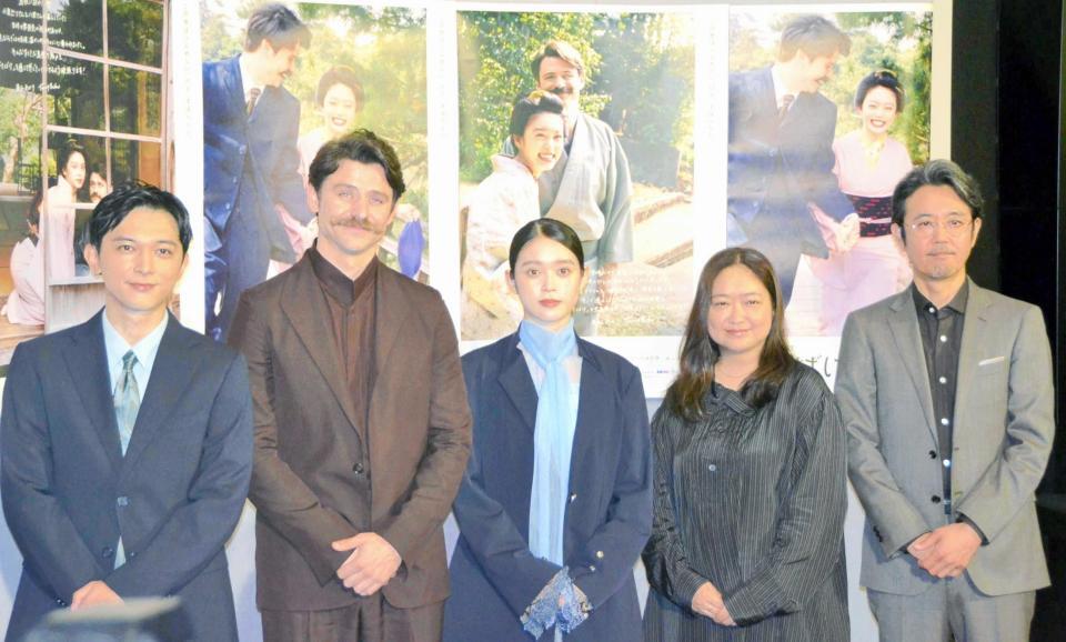 「ばけばけ」試写会に登場した（左から）吉沢亮、トミー・バストウ、高石あかり＝２０２５年９月
