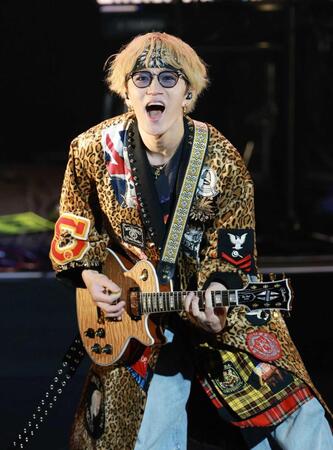 熱唱する神山智洋（撮影・伊藤笙子）