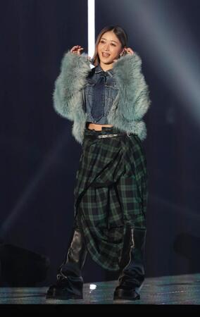 ポーズを決める池田美優（撮影・佐々木彰尚）