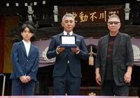 映画「襲名」の大ヒット祈願を行った（左から）市川新之助、市川團十郎、三池崇史監督（撮影・伊藤笙子）