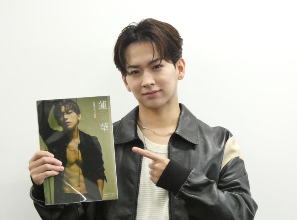 写真集発売記念イベントを行った佐藤友祐