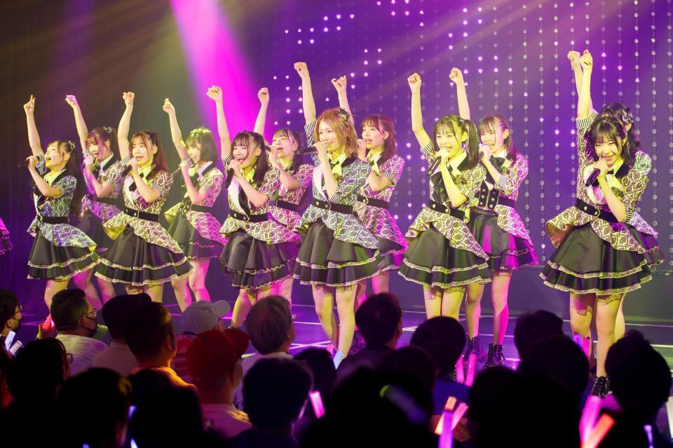 公演したＮＭＢ４８のメンバーら©ＮＭＢ４８