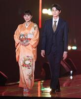 芳根京子　本田響矢（撮影・金田祐二）