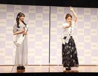 グランプリの朝凪りおなさんと阿波踊りを披露する準グランプリの三谷梨夏さん（撮影・金田祐二）
