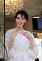 自らデザインしたジュエリーを披露する押切もえ（２０１９年）
