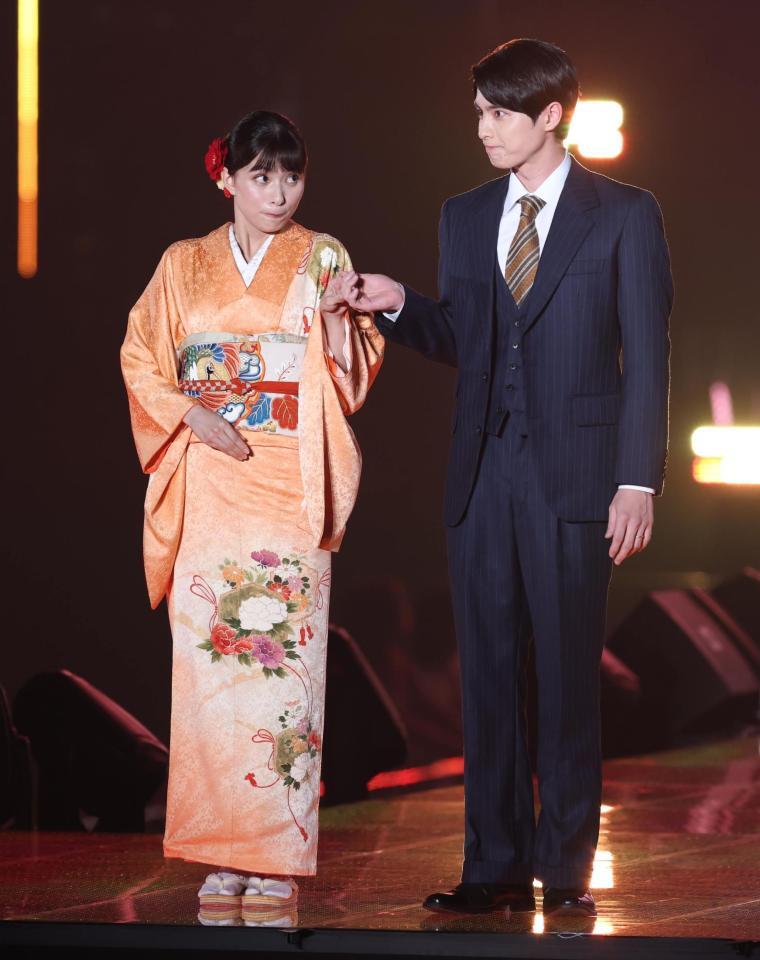 芳根京子　本田響矢（撮影・金田祐二）