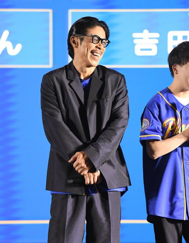 笑顔を見せる松本利夫（撮影・千葉大輝）