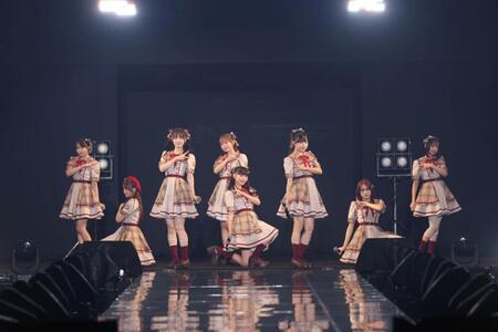 パフォーマンスを行う高嶺のなでしこ＝横浜アリーナ　ⓒＩＲＣ　２０２６　Ａ／Ｗ