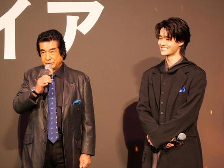 トークイベントに出席した藤岡弘、（左）と藤岡真威人