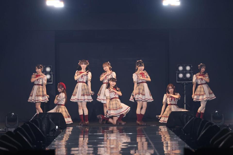 パフォーマンスを行う高嶺のなでしこ＝横浜アリーナ　ⓒＩＲＣ　２０２６　Ａ／Ｗ