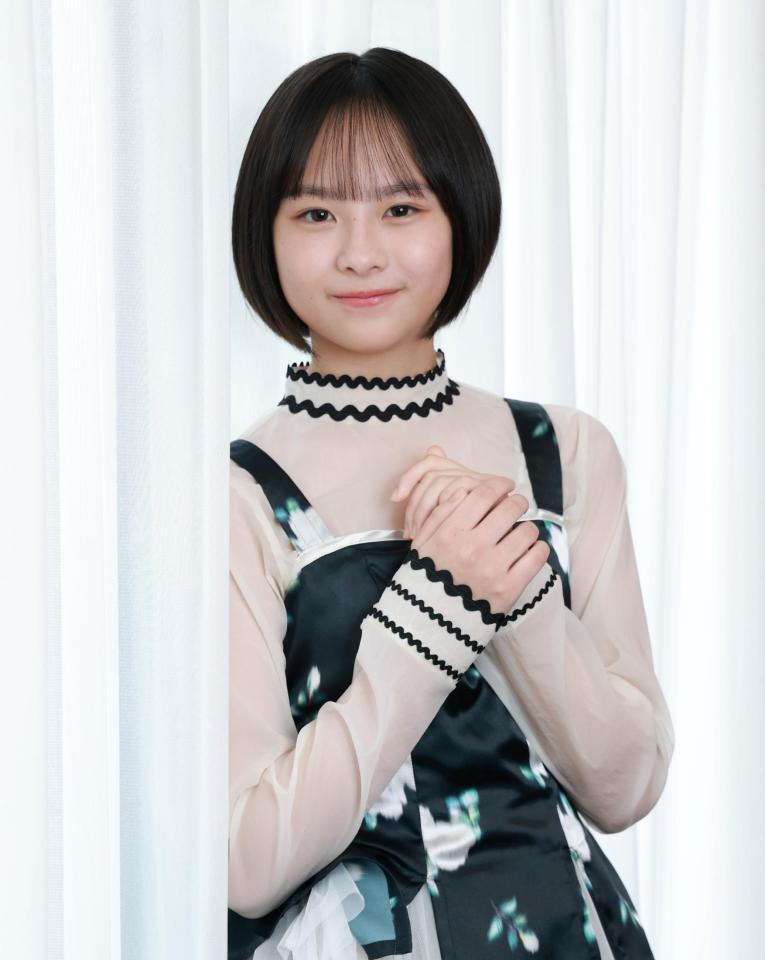 人生初のインタビュー撮影！初々しい笑みを浮かべる七瀬ふうり（撮影・伊藤笙子）