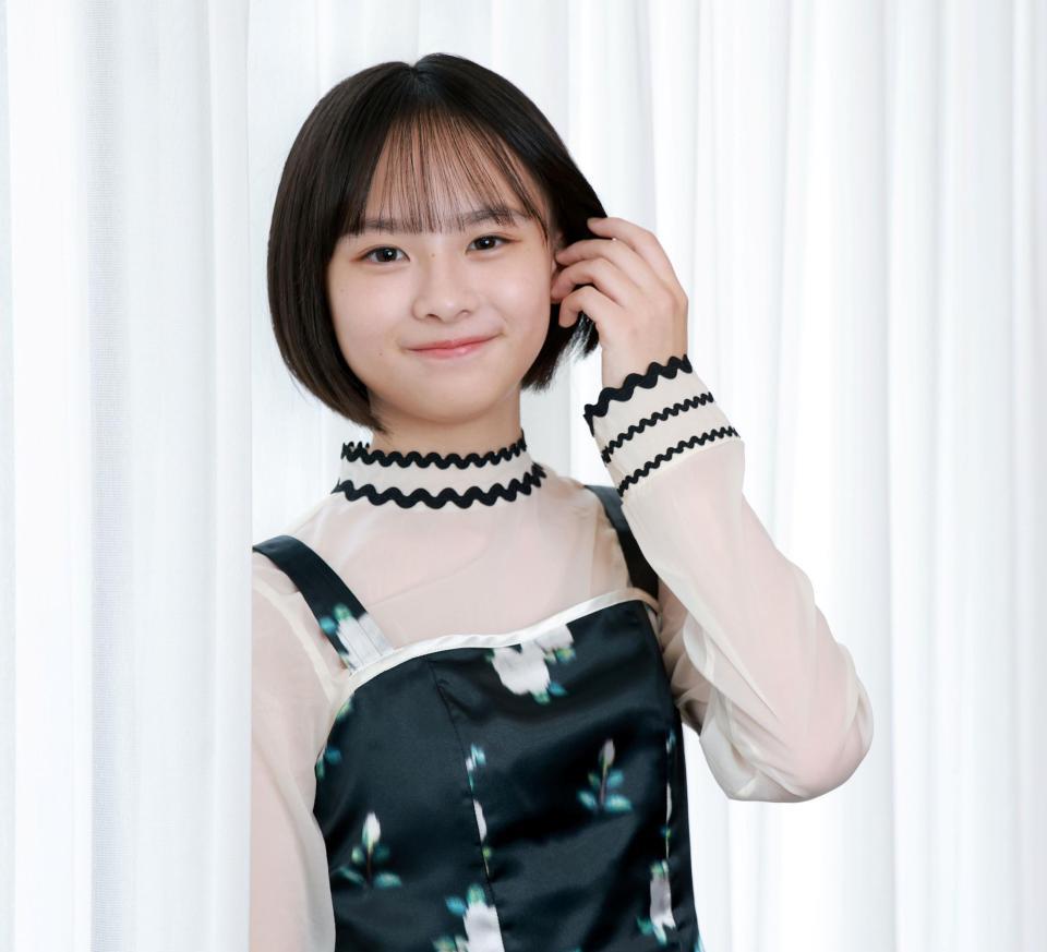 人生初のインタビュー撮影！初々しい笑みを浮かべる七瀬ふうり（撮影・伊藤笙子）