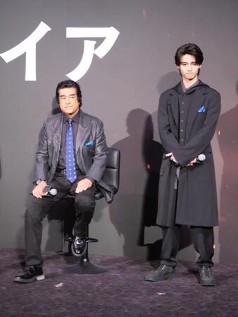 トークイベントに出席した藤岡弘、（左）と藤岡真威人