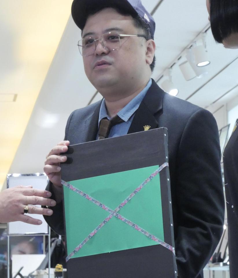 ６６６０万円の「芸能界が終わる絵」を紹介する久保田かずのぶ