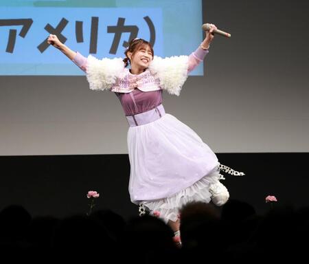 「世界遺産クイズ」に正解し、小躍りする武元唯衣（撮影・伊藤笙子）