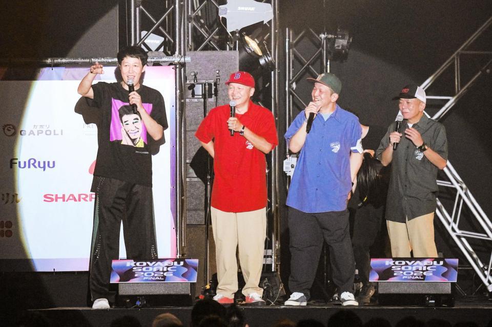 「ＫＯＹＡＢＵ　ＳＯＮＩＣ　２０２６」に出演した（左から）小籔千豊、スチャダラパーのＢｏｓｅ、ＡＮＩ、ＳＨＩＮＣＯ