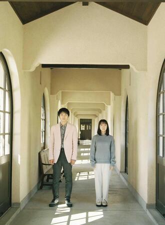 林遣都（左）と上白石萌音（Ｃ）２０２７　ＴＯＥＩ