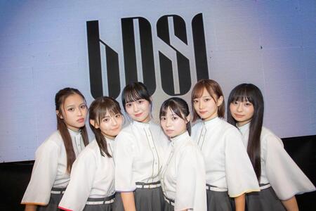 １周年記念ワンマンライブを開催した（左から）ＢＮＳＩのＹＵＩ、ＬＩＳＡ、ＲＥＩ、ＡＩ、ＭＡＹＡ、ＬＩＬＩ©２０２６　Ｚｅｓｔ，Ｉｎｃ．
