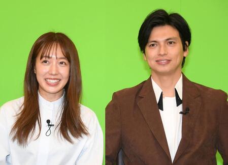 川崎希（左）とアレクサンダー