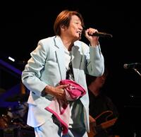 熱唱する近藤真彦