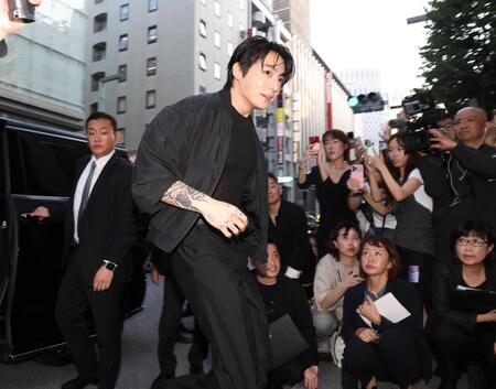 銀座に登場したジョングク（撮影・佐々木彰尚）