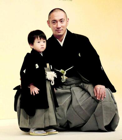 ２０１５年１０月、市川海老蔵と長男・堀越勸玄くん
