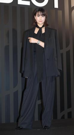 ポーズを決める山本美月＝東京・ＧＩＮＺＡ　ＳＯＮＹ　ＰＡＲＫ（撮影・佐々木彰尚）