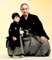 ２０１５年１０月、市川海老蔵と長男・堀越勸玄くん