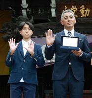 ９月１８、映画「襲名」の大ヒット祈願を行った市川新之助、市川團十郎
