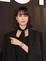 ポーズを決める山本美月＝東京・ＧＩＮＺＡ　ＳＯＮＹ　ＰＡＲＫ（撮影・佐々木彰尚）
