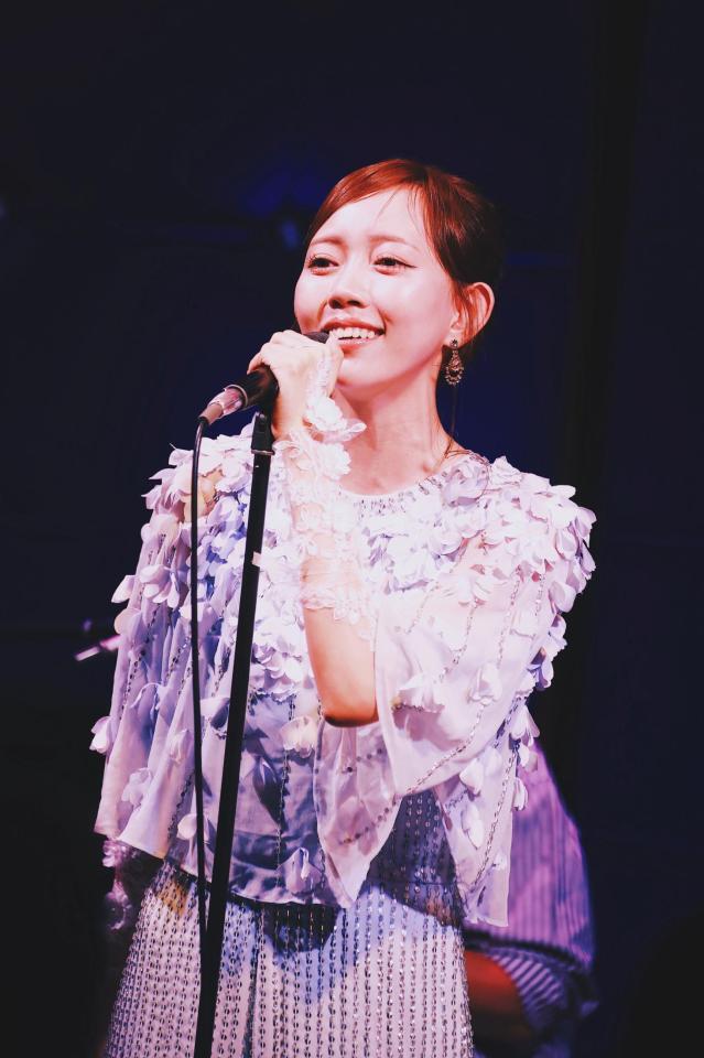 熱唱する野島樺乃©２０２６　Ｚｅｓｔ，Ｉｎｃ．　