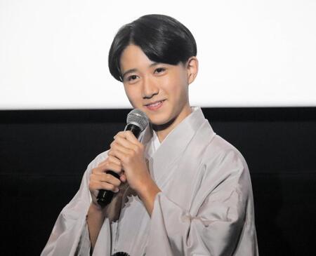 映画「襲名」の舞台あいさつに登場した市川新之助