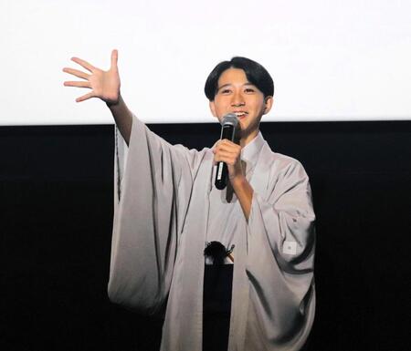 映画「襲名」の舞台あいさつに登場した市川新之助