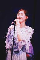 熱唱する野島樺乃Ⓒ２０２６　Ｚｅｓｔ，Ｉｎｃ．